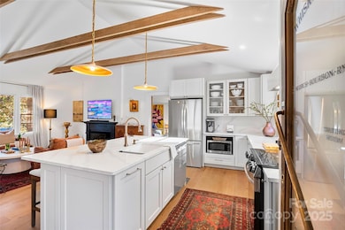 All NEW for YOU… an airy, vaulted living space and a stunning dream kitchen!