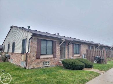 17118 Kingsbrooke Dr unit 77, Clinton Township, MI 48038 - photo 2