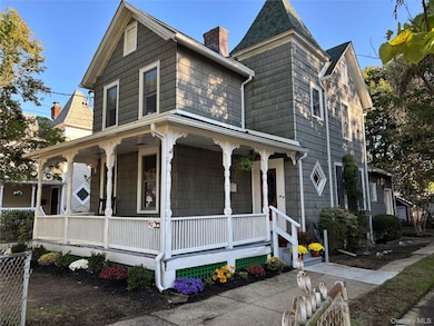 92 Walnut St, Lynbrook, NY 11563 - photo 2