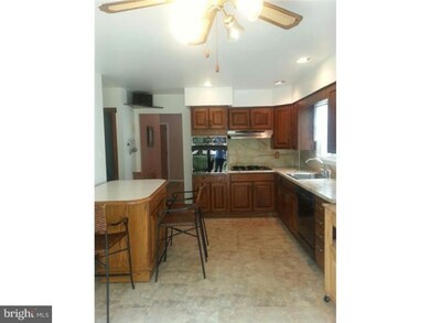 353 Sussex Blvd, Broomall, PA 19008 - photo 4