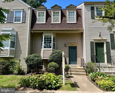 2374 Hunters Square Ct, Reston, VA 20191 - photo 2
