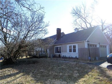 6302 Robin Hood Dr, Shawnee, KS 66203 - photo 3