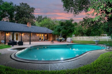 1402 Baker Dr, Tomball, TX 77375 - photo 3