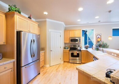 421 NW Flagline Dr, Bend, OR 97701 - photo 2