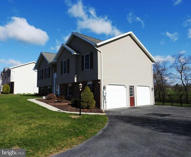 1632 Hamilton Hills Dr, Chambersburg, PA 17202 - photo 2