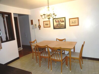 Large Eat-in area of Kitchen