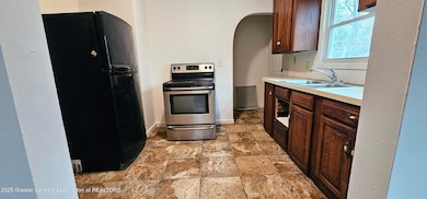 1016 Cleo St, Lansing, MI 48915 - photo 2