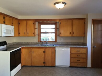 122 Bellevue St, Manchester, NH 03103 - photo 4