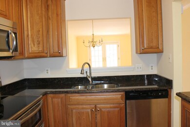 12837 Mill Brook Ct, Woodbridge, VA 22192 - photo 3