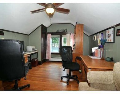 Studio/Study/Office.
