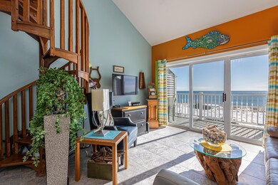 1 Bay Ave #24_W5_007