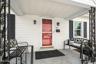 5-web-or-mls-2011RobinwoodAve_05