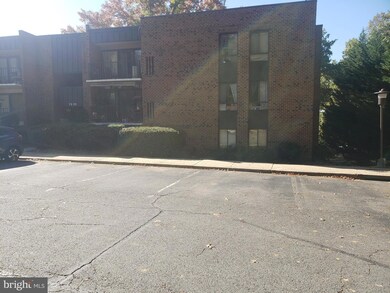 7905 Dassett Ct unit 201, Annandale, VA 22003 - photo 2