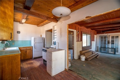 1676 Avalon Ave, Yucca Valley, CA 92284 - photo 6