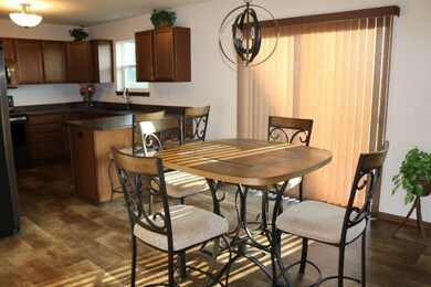 1611 Bobcat Dr NW, Cedar Rapids, IA 52405 - photo 3