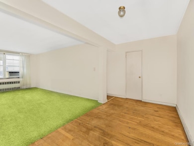 Stratton CoOp unit 6C, Bronx, NY 10460 - photo 2