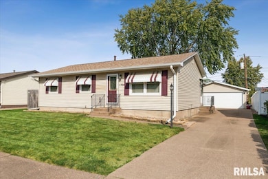 1724 W 69th St, Davenport, IA 52806 - photo 3