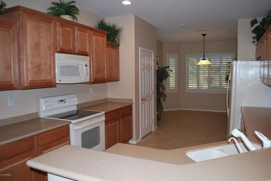 Kitchen w/ b'fast nook