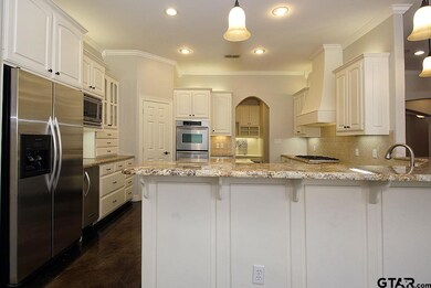 2030 2030 Stonegate Valley Dr, Tyler, TX 75703 - photo 5