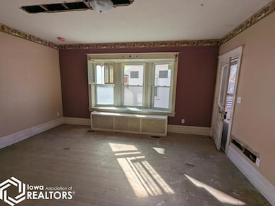 1105 N 8th St, Burlington, IA 52601 - photo 5