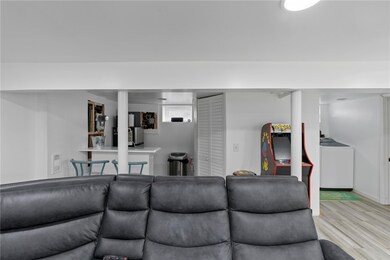 246 Roger Williams Ave, Providence, RI 02907 - photo 6