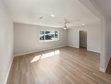 725 Vickie Dr, Azle, TX 76020 - photo 3