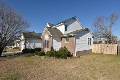 303 Richmond Dr, Jacksonville, NC 28540 - photo 4