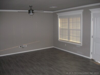 421 N Cherokee Ave, Claremore, OK 74017 - photo 3