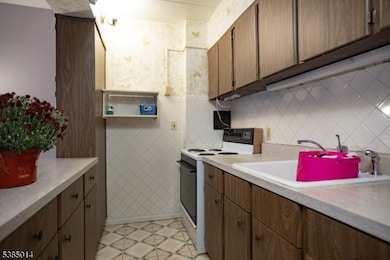 Putnam House unit 233, Union, NJ 07083 - photo 6
