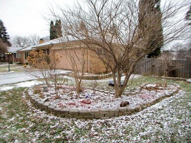 1113 Old Hickory Front Angled Landscapin