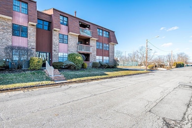 B Sierra Ct, Woodbridge Proper, NJ 07095 - photo 3