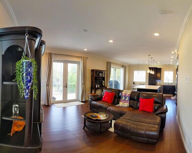 Upstairs Livingroom 4