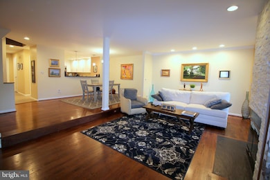 11114 Lakespray Way, Reston, VA 20191 - photo 3