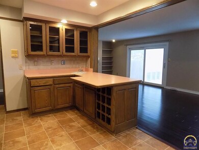 3204 SW Randolph Ave, Topeka, KS 66611 - photo 3