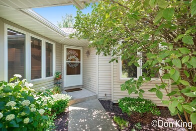 2224MeadowglenNE-26