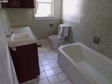 608 SW 6th St, Pendleton, OR 97801 - photo 4