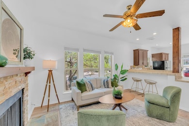 2414 Longview St unit 101, Austin, TX 78705 - photo 2