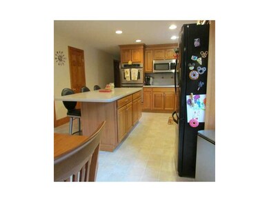 6 Old Tavern Ln, Greenville, RI 02828 - photo 4