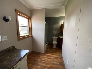 1454 W 14th St, Davenport, IA 52804 - photo 6