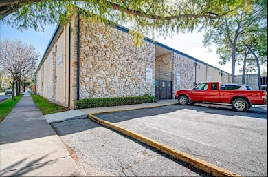 1903 Commonwealth St unit 17, Houston, TX 77006 - photo 6