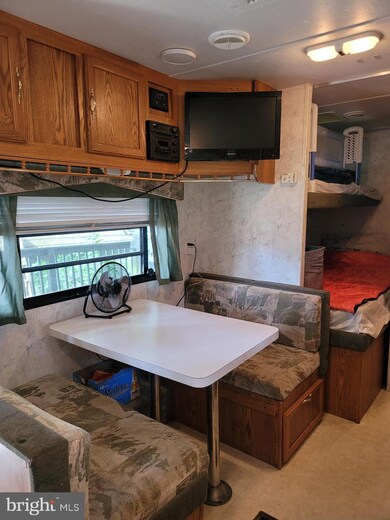 40-18 Soda Pop Ln, Falling Waters, WV 25419 - photo 4