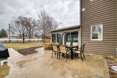 2202 Bluebird Ln, Rolling Meadows, IL 60008 - photo 2