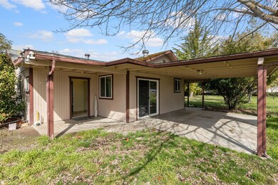 5621 Mcloughlin Dr, Central Point, OR 97502 - photo 3