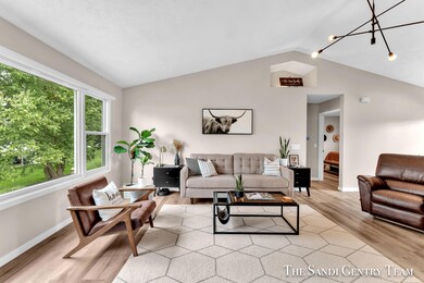 10249 Lynwood Ln, Zeeland, MI 49464 - photo 4