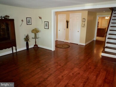 242 E 2nd St, New Castle, DE 19720 - photo 2