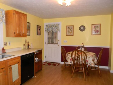 150 Barretts Hill Rd unit B, Hudson, NH 03051 - photo 6