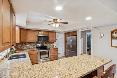 unlisted-address, Glenview, IL 60026 - photo 7