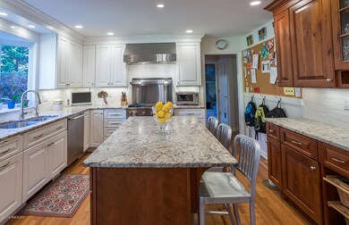 15 Cat Rock Rd Cos Cob CT-5