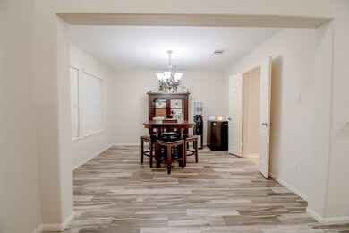 4717 Lake Rim Dr, Alvin, TX 77511 - photo 4