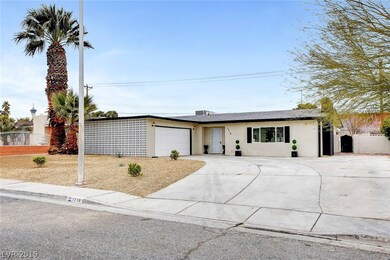 1718 Golden Arrow Dr, Las Vegas, NV 89169 - photo 3